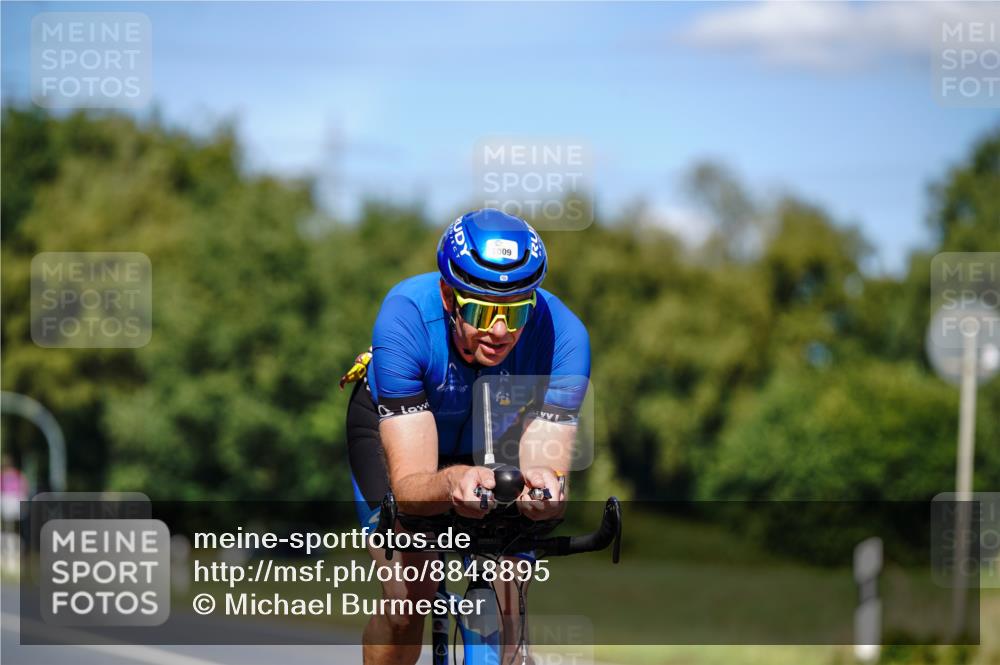 07.09.2025 - 19. Norderstedt Triathlon Michael Burmester http://msf.ph/oto/8848895 07.09.2025 13:44:31 Radfahren 996, 1009, 1401 meine-sportfotos.de