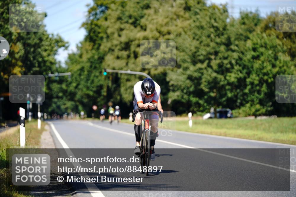 07.09.2025 - 19. Norderstedt Triathlon Michael Burmester http://msf.ph/oto/8848897 07.09.2025 13:44:33 Radfahren 996, 1009, 1401 meine-sportfotos.de