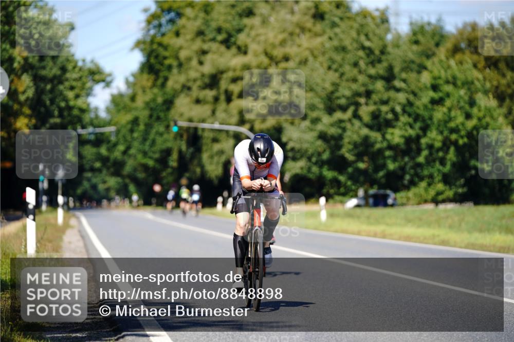 07.09.2025 - 19. Norderstedt Triathlon Michael Burmester http://msf.ph/oto/8848898 07.09.2025 13:44:33 Radfahren 996, 1009, 1401 meine-sportfotos.de