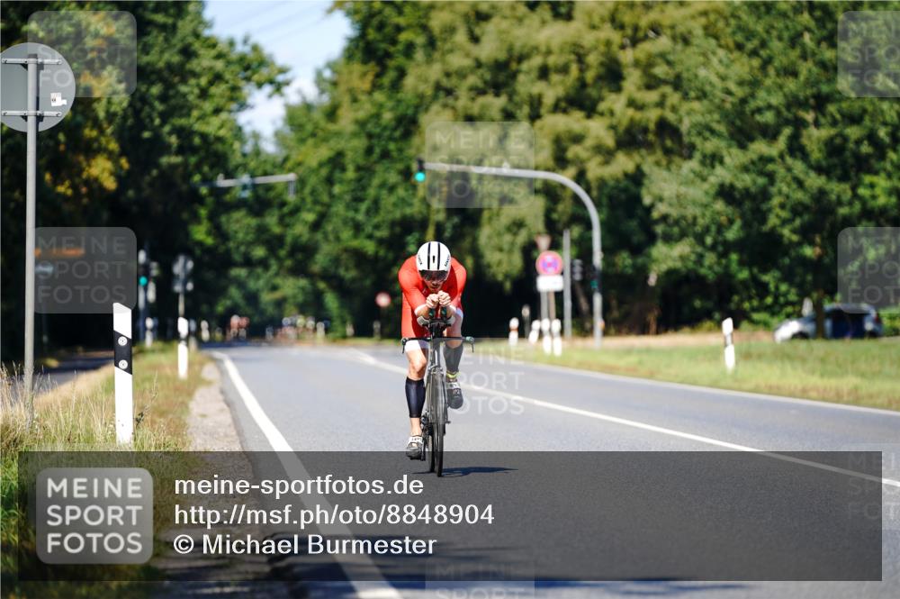 07.09.2025 - 19. Norderstedt Triathlon Michael Burmester http://msf.ph/oto/8848904 07.09.2025 13:44:58 Radfahren 974 meine-sportfotos.de