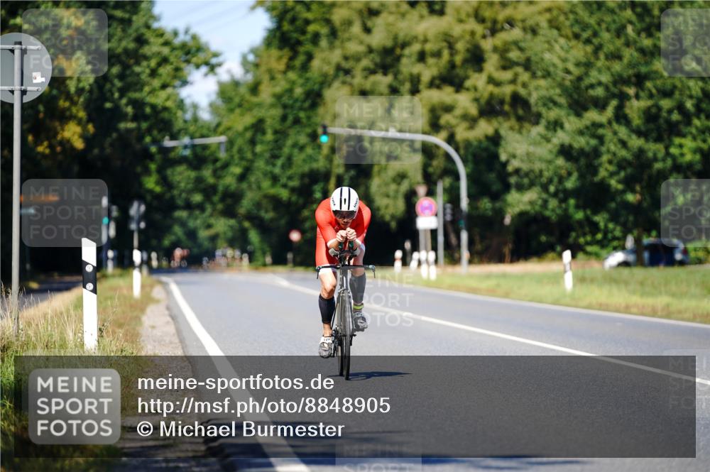 07.09.2025 - 19. Norderstedt Triathlon Michael Burmester http://msf.ph/oto/8848905 07.09.2025 13:44:58 Radfahren 974 meine-sportfotos.de