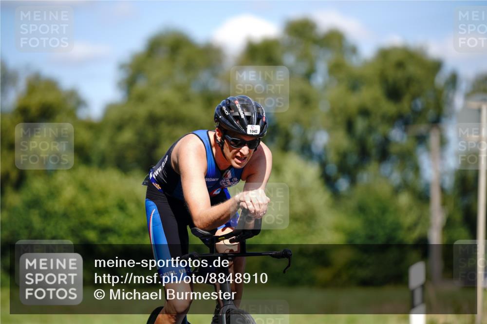07.09.2025 - 19. Norderstedt Triathlon Michael Burmester http://msf.ph/oto/8848910 07.09.2025 13:45:32 Radfahren 1001, 1042 meine-sportfotos.de