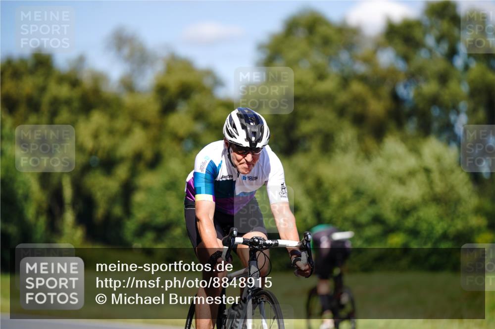 07.09.2025 - 19. Norderstedt Triathlon Michael Burmester http://msf.ph/oto/8848915 07.09.2025 13:45:39 Radfahren 995 meine-sportfotos.de