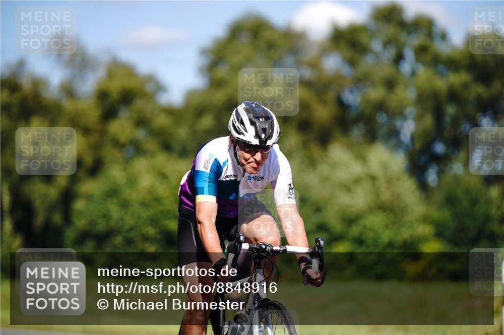 07.09.2025 - 19. Norderstedt Triathlon Michael Burmester http://msf.ph/oto/8848916 07.09.2025 13:45:39 Radfahren 995 meine-sportfotos.de