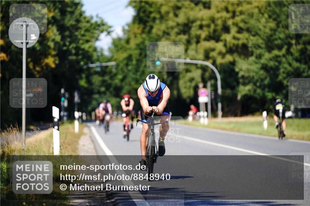 07.09.2025 - 19. Norderstedt Triathlon Michael Burmester http://msf.ph/oto/8848940 07.09.2025 13:46:49 Radfahren 1010 meine-sportfotos.de