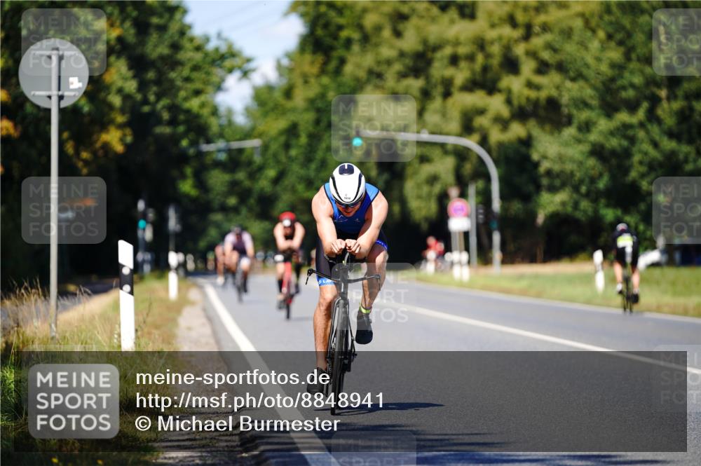 07.09.2025 - 19. Norderstedt Triathlon Michael Burmester http://msf.ph/oto/8848941 07.09.2025 13:46:49 Radfahren 1010 meine-sportfotos.de