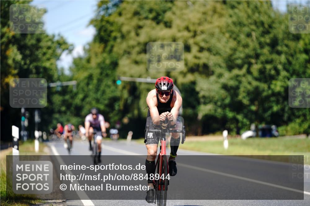 07.09.2025 - 19. Norderstedt Triathlon Michael Burmester http://msf.ph/oto/8848944 07.09.2025 13:46:52 Radfahren 1010, 1027 meine-sportfotos.de