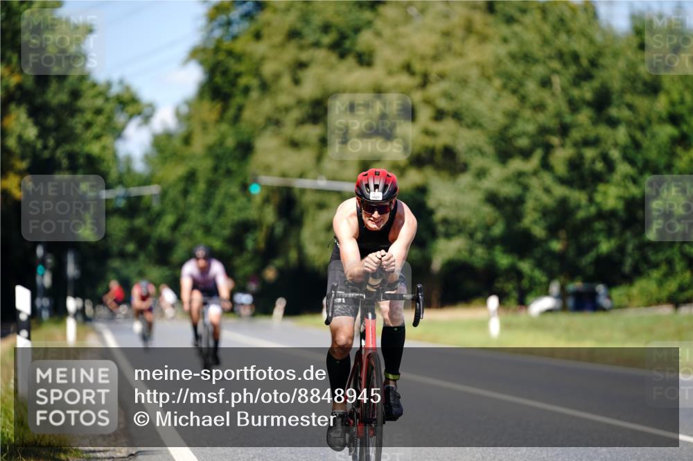 07.09.2025 - 19. Norderstedt Triathlon Michael Burmester http://msf.ph/oto/8848945 07.09.2025 13:46:52 Radfahren 1010, 1027 meine-sportfotos.de