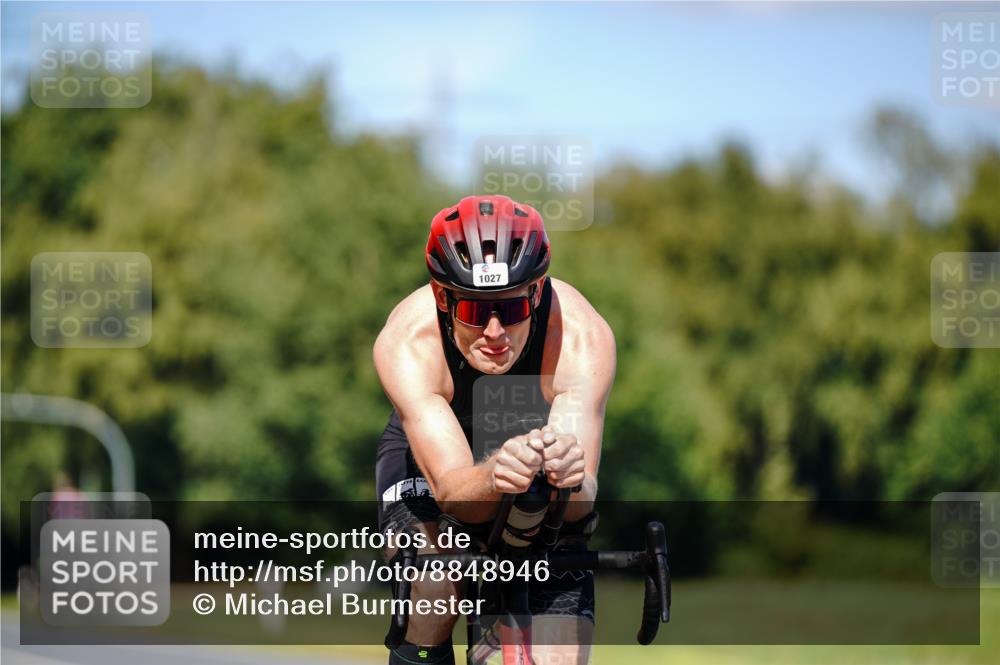 07.09.2025 - 19. Norderstedt Triathlon Michael Burmester http://msf.ph/oto/8848946 07.09.2025 13:46:53 Radfahren 872, 1010, 1027 meine-sportfotos.de