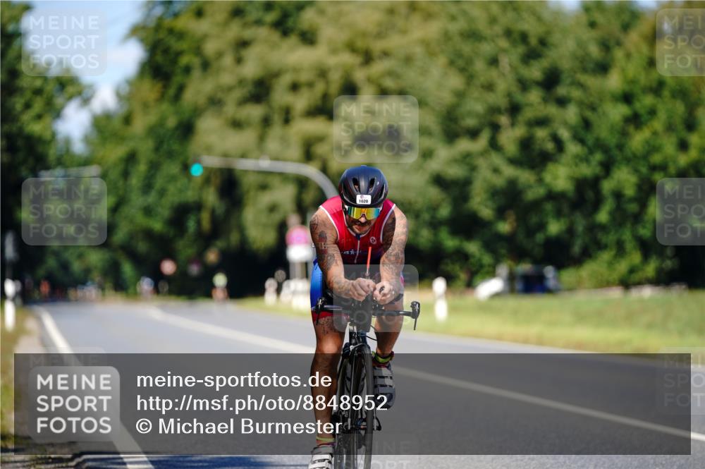 07.09.2025 - 19. Norderstedt Triathlon Michael Burmester http://msf.ph/oto/8848952 07.09.2025 13:46:58 Radfahren 872, 1020 meine-sportfotos.de