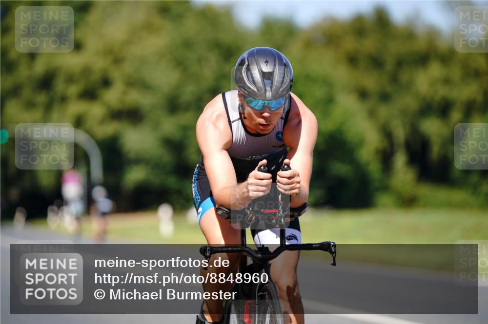 07.09.2025 - 19. Norderstedt Triathlon Michael Burmester http://msf.ph/oto/8848960 07.09.2025 13:47:20 Radfahren 990, 992 meine-sportfotos.de