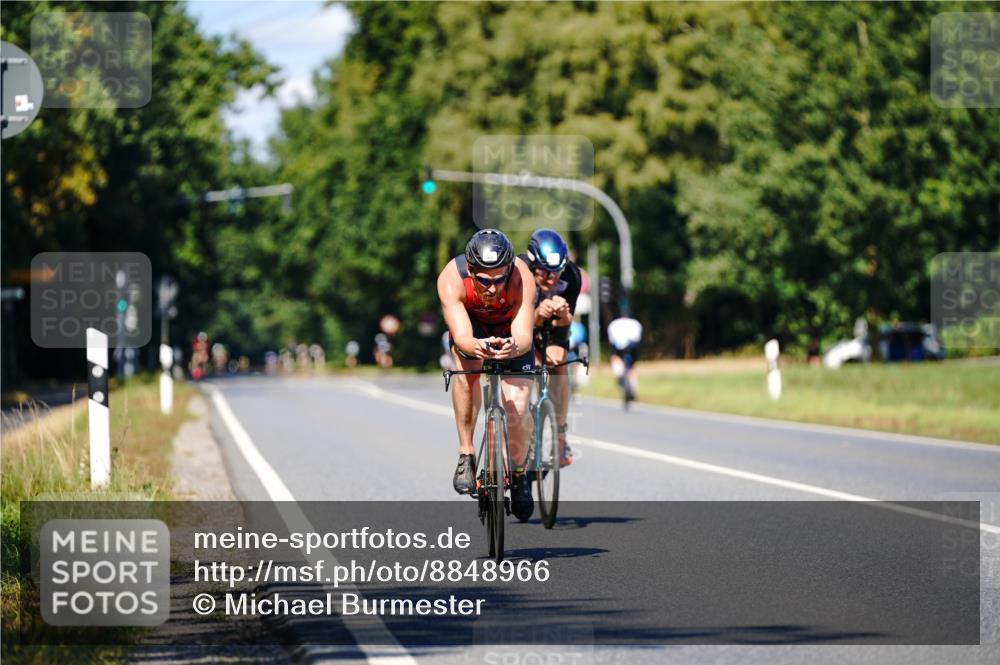 07.09.2025 - 19. Norderstedt Triathlon Michael Burmester http://msf.ph/oto/8848966 07.09.2025 13:47:37 Radfahren 961, 964 meine-sportfotos.de