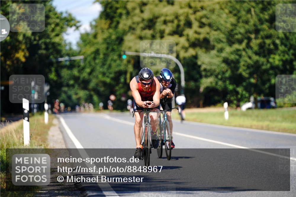 07.09.2025 - 19. Norderstedt Triathlon Michael Burmester http://msf.ph/oto/8848967 07.09.2025 13:47:37 Radfahren 961, 964 meine-sportfotos.de