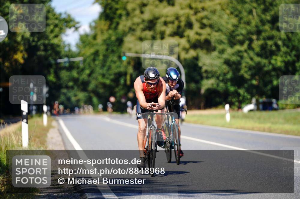 07.09.2025 - 19. Norderstedt Triathlon Michael Burmester http://msf.ph/oto/8848968 07.09.2025 13:47:37 Radfahren 961, 964 meine-sportfotos.de
