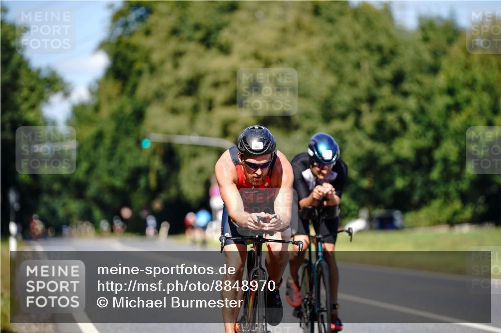 07.09.2025 - 19. Norderstedt Triathlon Michael Burmester http://msf.ph/oto/8848970 07.09.2025 13:47:38 Radfahren 961, 964 meine-sportfotos.de