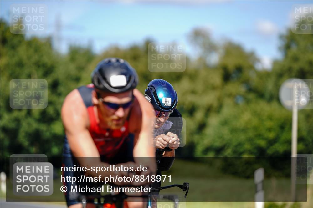 07.09.2025 - 19. Norderstedt Triathlon Michael Burmester http://msf.ph/oto/8848971 07.09.2025 13:47:38 Radfahren 961, 964 meine-sportfotos.de