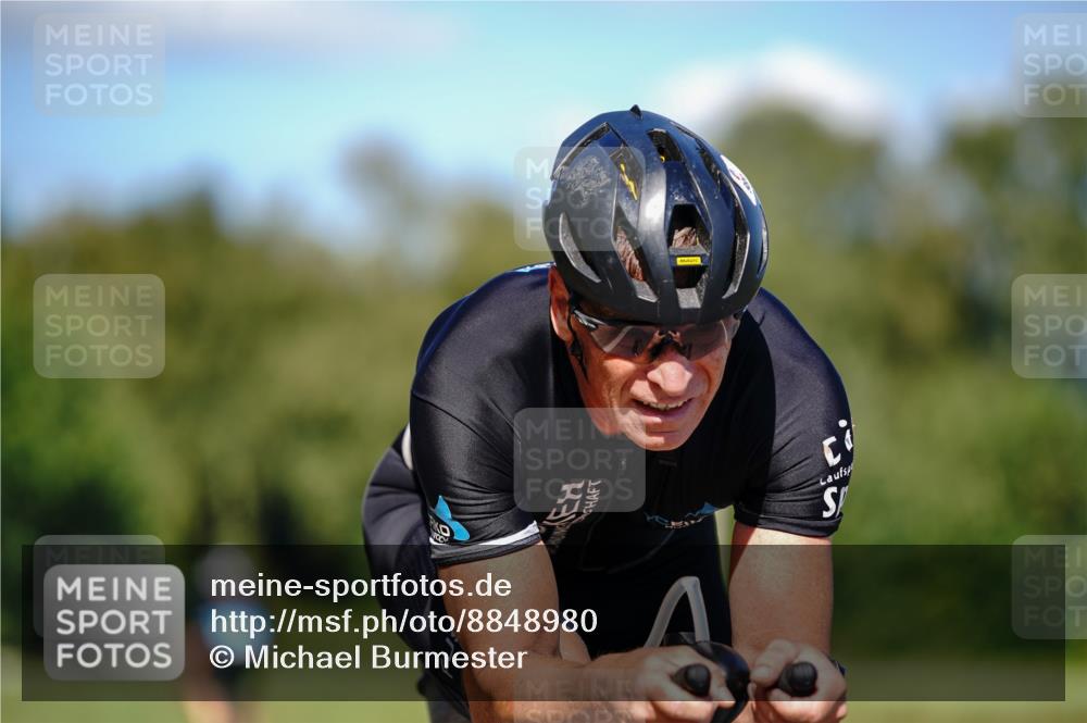 07.09.2025 - 19. Norderstedt Triathlon Michael Burmester http://msf.ph/oto/8848980 07.09.2025 13:47:57 Radfahren 959, 989 meine-sportfotos.de