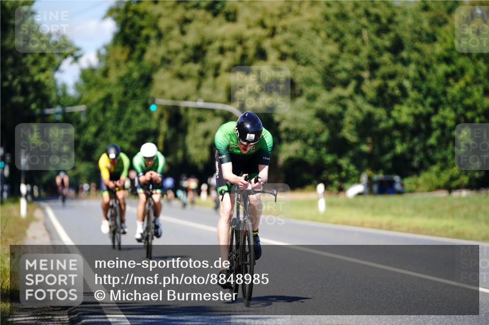 07.09.2025 - 19. Norderstedt Triathlon Michael Burmester http://msf.ph/oto/8848985 07.09.2025 13:48:15 Radfahren 1013, 1015, 1031 meine-sportfotos.de
