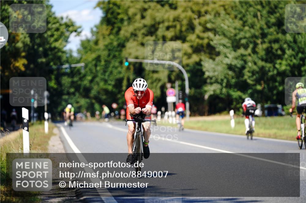 07.09.2025 - 19. Norderstedt Triathlon Michael Burmester http://msf.ph/oto/8849007 07.09.2025 13:48:50 Radfahren 976, 1438 meine-sportfotos.de