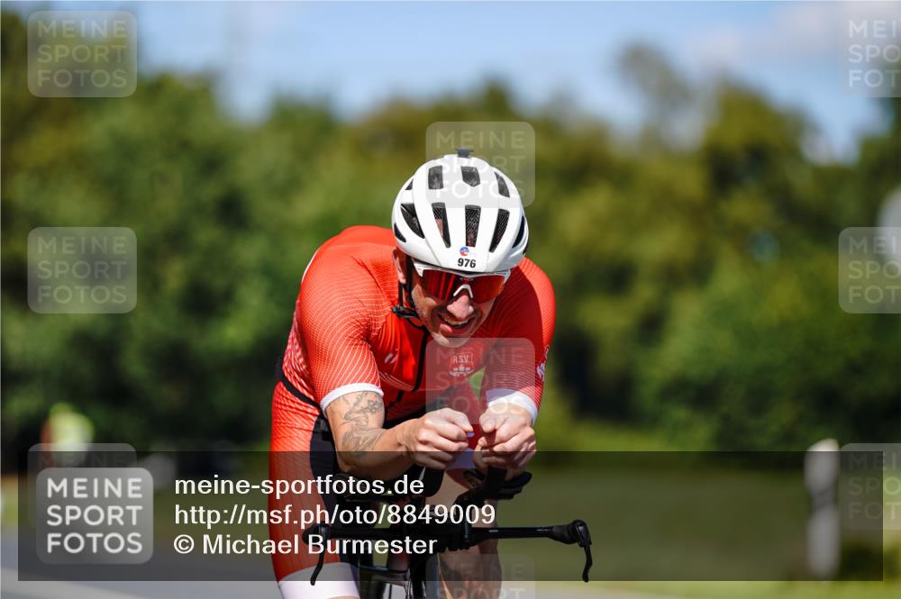 07.09.2025 - 19. Norderstedt Triathlon Michael Burmester http://msf.ph/oto/8849009 07.09.2025 13:48:51 Radfahren 976 meine-sportfotos.de