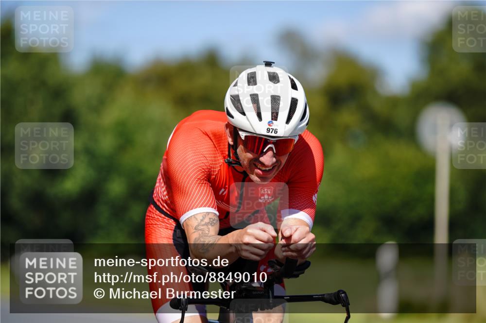 07.09.2025 - 19. Norderstedt Triathlon Michael Burmester http://msf.ph/oto/8849010 07.09.2025 13:48:51 Radfahren 976 meine-sportfotos.de
