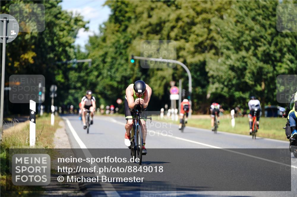 07.09.2025 - 19. Norderstedt Triathlon Michael Burmester http://msf.ph/oto/8849018 07.09.2025 13:49:10 Radfahren 1006 meine-sportfotos.de