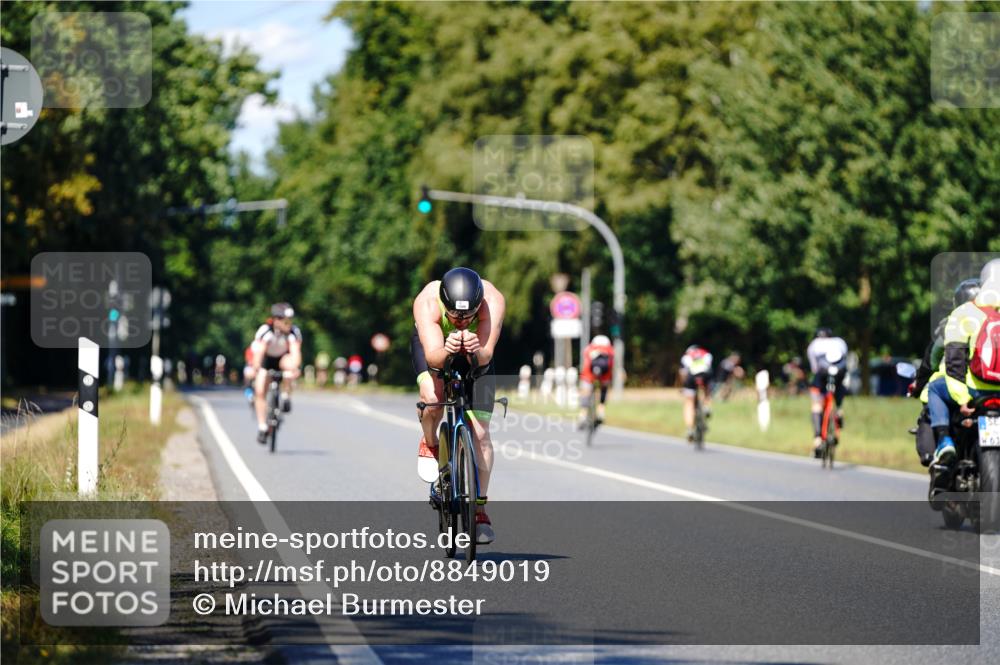 07.09.2025 - 19. Norderstedt Triathlon Michael Burmester http://msf.ph/oto/8849019 07.09.2025 13:49:10 Radfahren 1006 meine-sportfotos.de