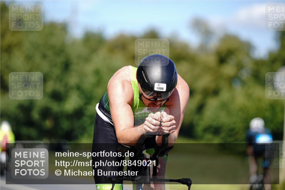 07.09.2025 - 19. Norderstedt Triathlon Michael Burmester http://msf.ph/oto/8849021 07.09.2025 13:49:12 Radfahren 1006 meine-sportfotos.de