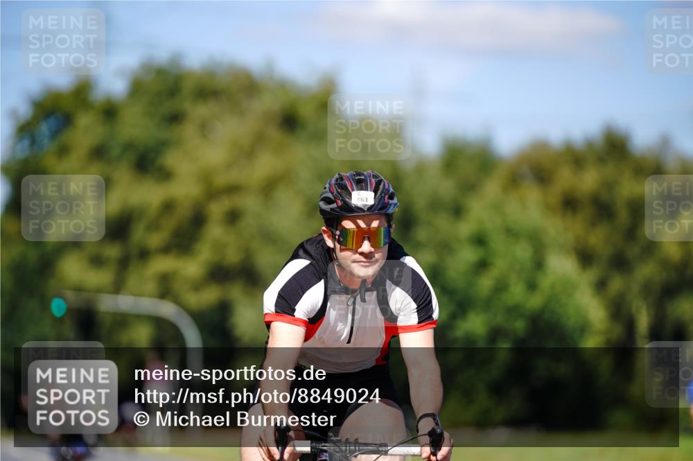 07.09.2025 - 19. Norderstedt Triathlon Michael Burmester http://msf.ph/oto/8849024 07.09.2025 13:49:16 Radfahren 863, 969 meine-sportfotos.de