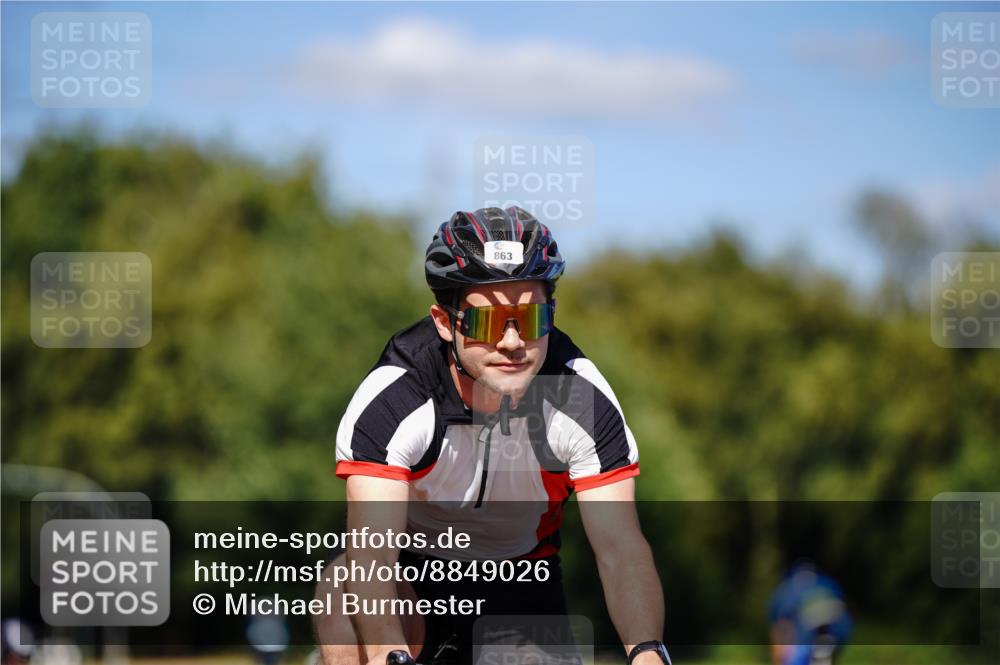 07.09.2025 - 19. Norderstedt Triathlon Michael Burmester http://msf.ph/oto/8849026 07.09.2025 13:49:16 Radfahren 863, 969 meine-sportfotos.de