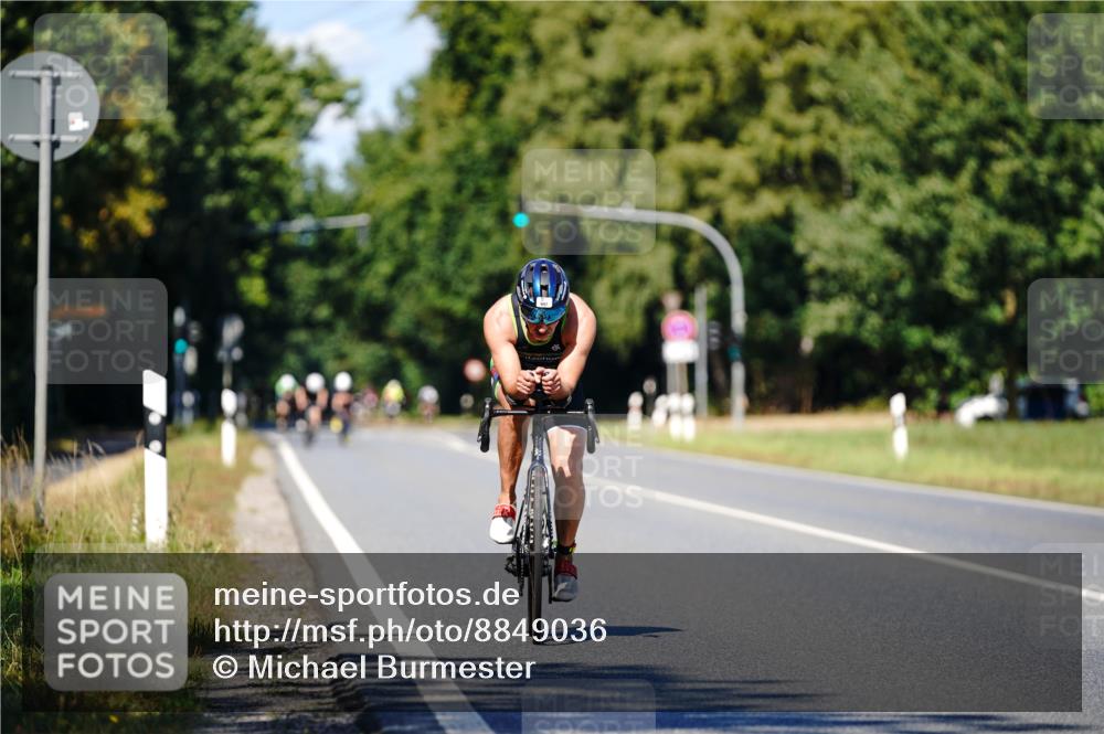 07.09.2025 - 19. Norderstedt Triathlon Michael Burmester http://msf.ph/oto/8849036 07.09.2025 13:49:31 Radfahren 997, 1038 meine-sportfotos.de