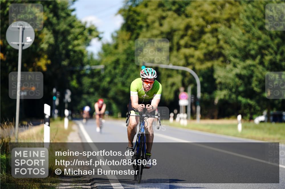 07.09.2025 - 19. Norderstedt Triathlon Michael Burmester http://msf.ph/oto/8849048 07.09.2025 13:49:50 Radfahren 1004 meine-sportfotos.de
