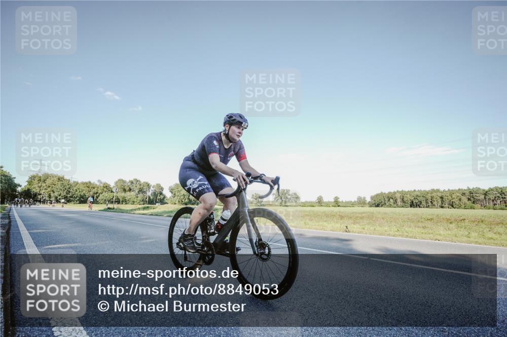 07.09.2025 - 19. Norderstedt Triathlon Michael Burmester http://msf.ph/oto/8849053 07.09.2025 16:10:10 Radfahren 425, 1472, 1560 meine-sportfotos.de