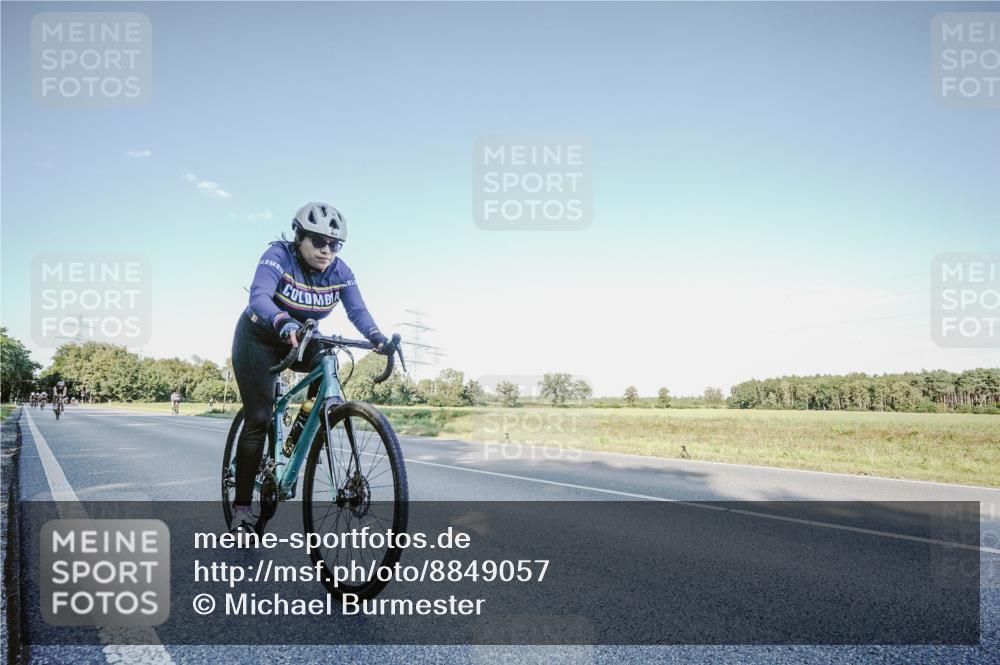 07.09.2025 - 19. Norderstedt Triathlon Michael Burmester http://msf.ph/oto/8849057 07.09.2025 16:10:20 Radfahren 536, 883, 954, 1527 meine-sportfotos.de