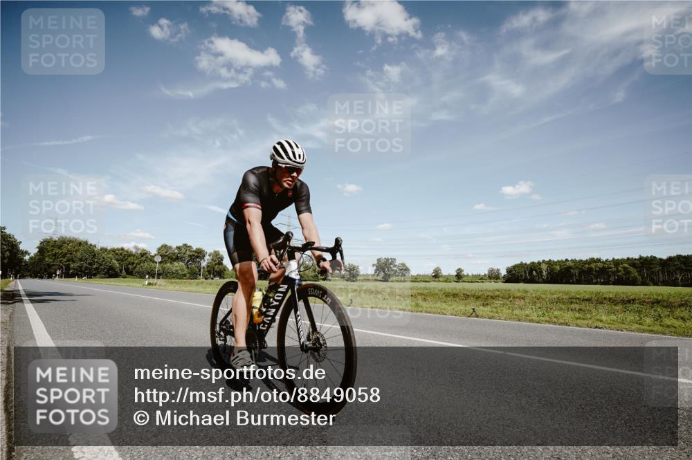 07.09.2025 - 19. Norderstedt Triathlon Michael Burmester http://msf.ph/oto/8849058 07.09.2025 13:54:39 Radfahren 411 meine-sportfotos.de