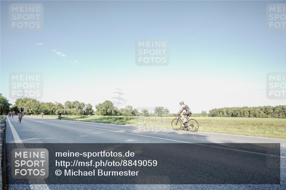 07.09.2025 - 19. Norderstedt Triathlon Michael Burmester http://msf.ph/oto/8849059 07.09.2025 16:10:21 Radfahren 954, 1527 meine-sportfotos.de