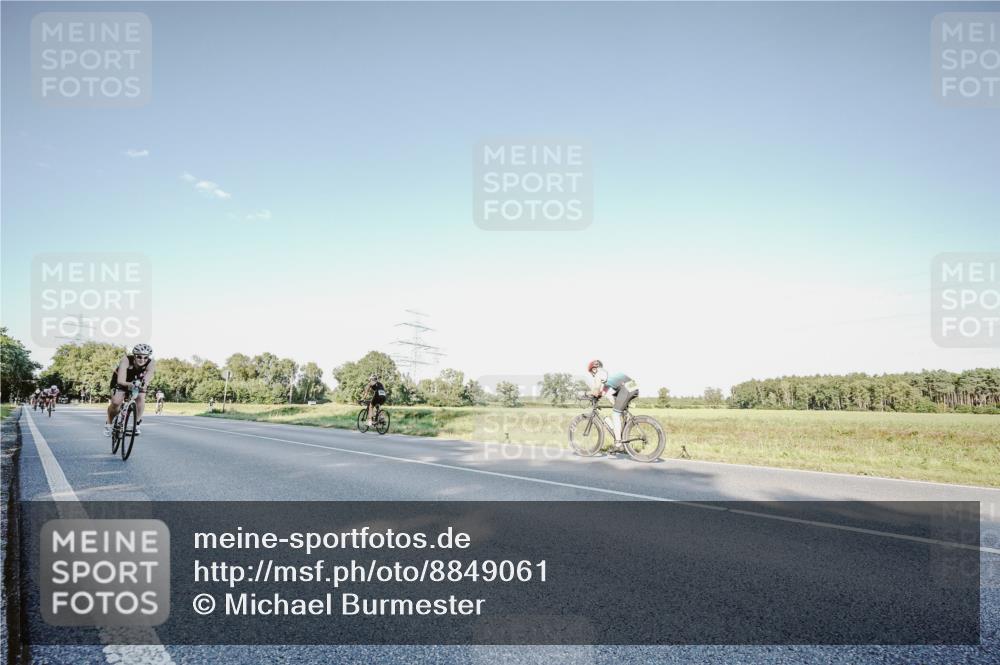 07.09.2025 - 19. Norderstedt Triathlon Michael Burmester http://msf.ph/oto/8849061 07.09.2025 16:10:22 Radfahren 954, 1527, 1532 meine-sportfotos.de