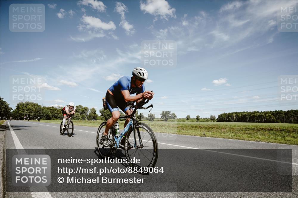 07.09.2025 - 19. Norderstedt Triathlon Michael Burmester http://msf.ph/oto/8849064 07.09.2025 13:54:54 Radfahren 422 meine-sportfotos.de
