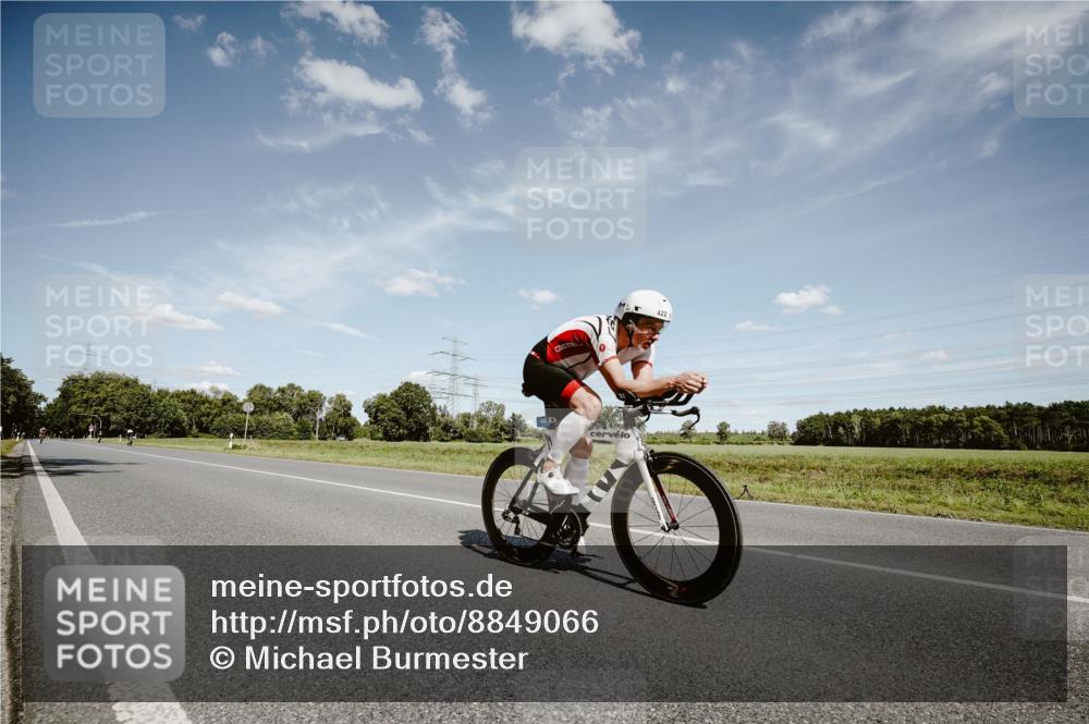 07.09.2025 - 19. Norderstedt Triathlon Michael Burmester http://msf.ph/oto/8849066 07.09.2025 13:54:55 Radfahren 422 meine-sportfotos.de