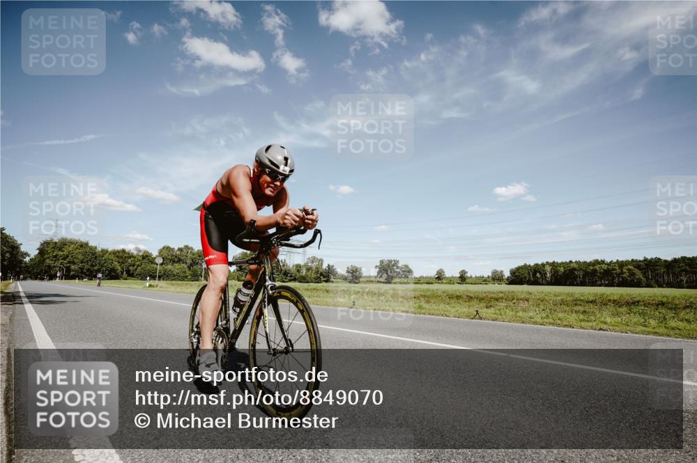 07.09.2025 - 19. Norderstedt Triathlon Michael Burmester http://msf.ph/oto/8849070 07.09.2025 13:55:02 Radfahren 984 meine-sportfotos.de