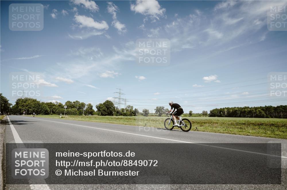 07.09.2025 - 19. Norderstedt Triathlon Michael Burmester http://msf.ph/oto/8849072 07.09.2025 13:55:04 Radfahren 984 meine-sportfotos.de