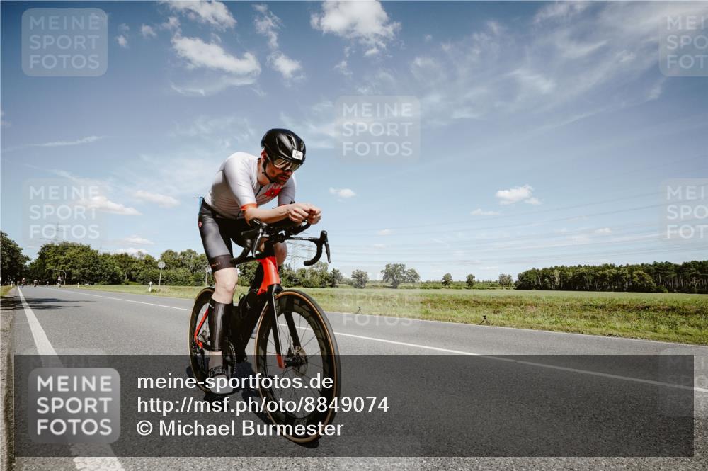 07.09.2025 - 19. Norderstedt Triathlon Michael Burmester http://msf.ph/oto/8849074 07.09.2025 13:55:13 Radfahren 1401 meine-sportfotos.de