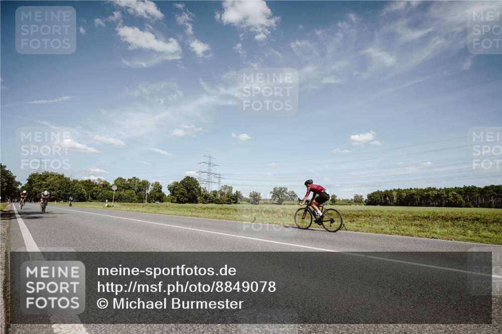 07.09.2025 - 19. Norderstedt Triathlon Michael Burmester http://msf.ph/oto/8849078 07.09.2025 13:55:19 Radfahren 960, 981 meine-sportfotos.de