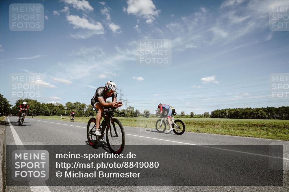 07.09.2025 - 19. Norderstedt Triathlon Michael Burmester http://msf.ph/oto/8849080 07.09.2025 13:55:21 Radfahren 960, 981 meine-sportfotos.de