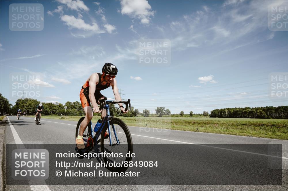 07.09.2025 - 19. Norderstedt Triathlon Michael Burmester http://msf.ph/oto/8849084 07.09.2025 13:55:32 Radfahren 392, 398, 1002, 1009 meine-sportfotos.de