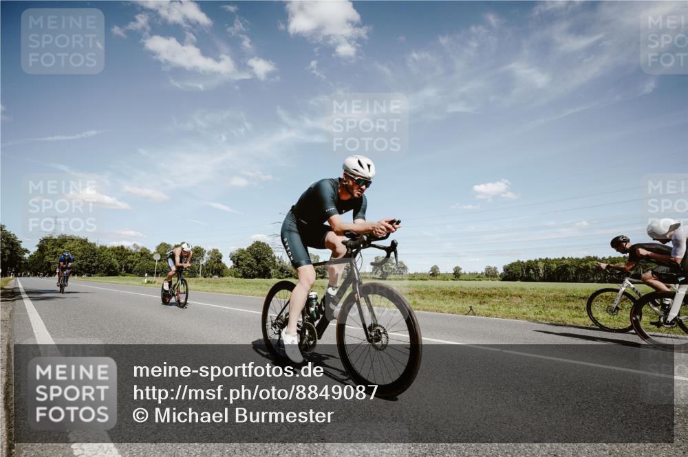 07.09.2025 - 19. Norderstedt Triathlon Michael Burmester http://msf.ph/oto/8849087 07.09.2025 13:55:33 Radfahren 392, 398, 1002, 1009 meine-sportfotos.de