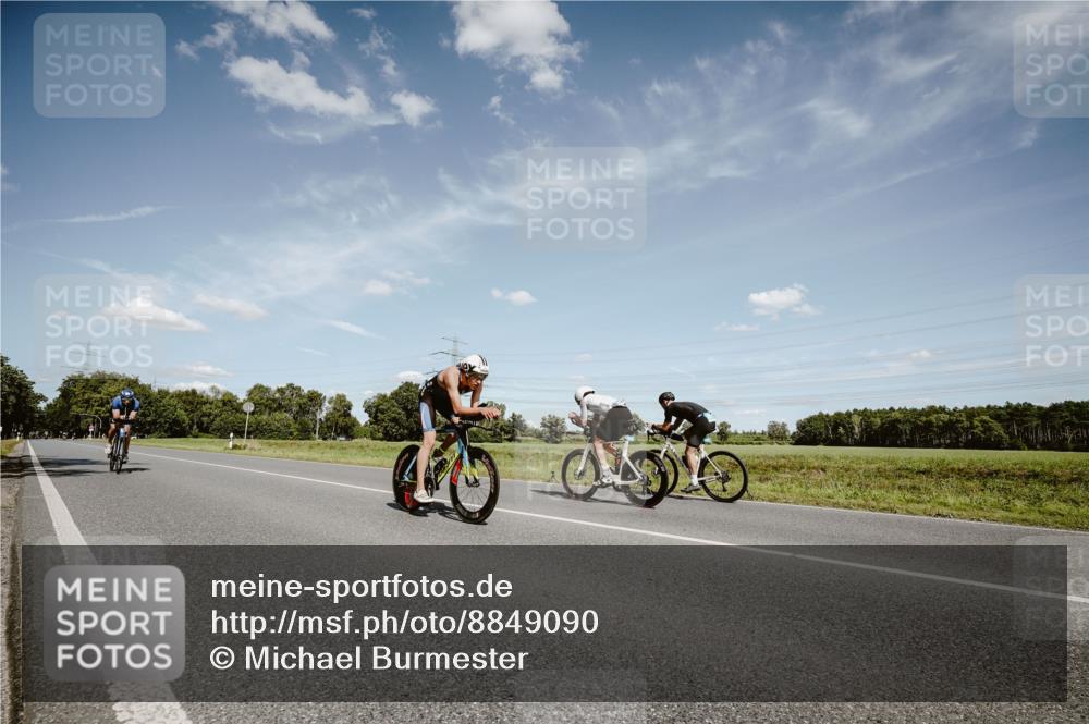 07.09.2025 - 19. Norderstedt Triathlon Michael Burmester http://msf.ph/oto/8849090 07.09.2025 13:55:33 Radfahren 392, 398, 1002, 1009 meine-sportfotos.de
