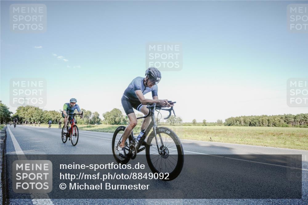 07.09.2025 - 19. Norderstedt Triathlon Michael Burmester http://msf.ph/oto/8849092 07.09.2025 16:10:34 Radfahren 530, 532, 915, 938, 1632 meine-sportfotos.de