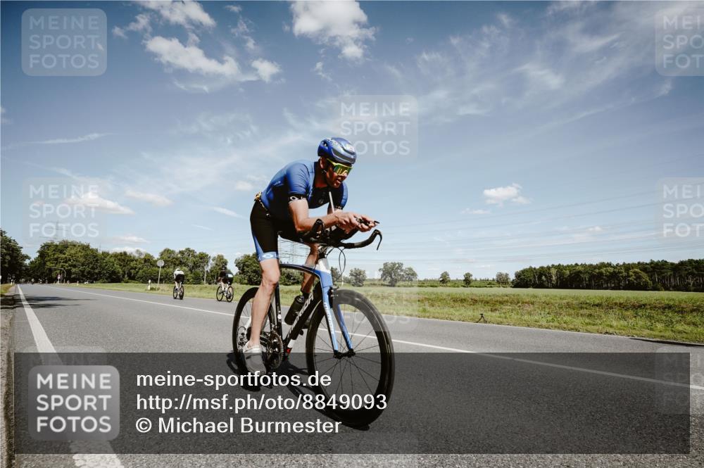 07.09.2025 - 19. Norderstedt Triathlon Michael Burmester http://msf.ph/oto/8849093 07.09.2025 13:55:34 Radfahren 392, 398, 1002, 1009 meine-sportfotos.de