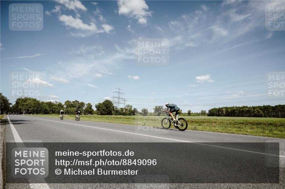 07.09.2025 - 19. Norderstedt Triathlon Michael Burmester http://msf.ph/oto/8849096 07.09.2025 13:55:35 Radfahren 392, 398, 1002, 1009 meine-sportfotos.de